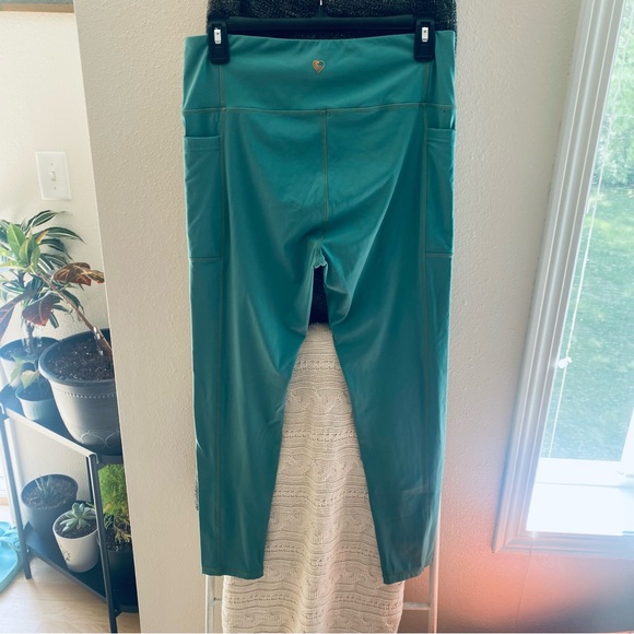 Tone It Up Leggings - Picture 4 of 6